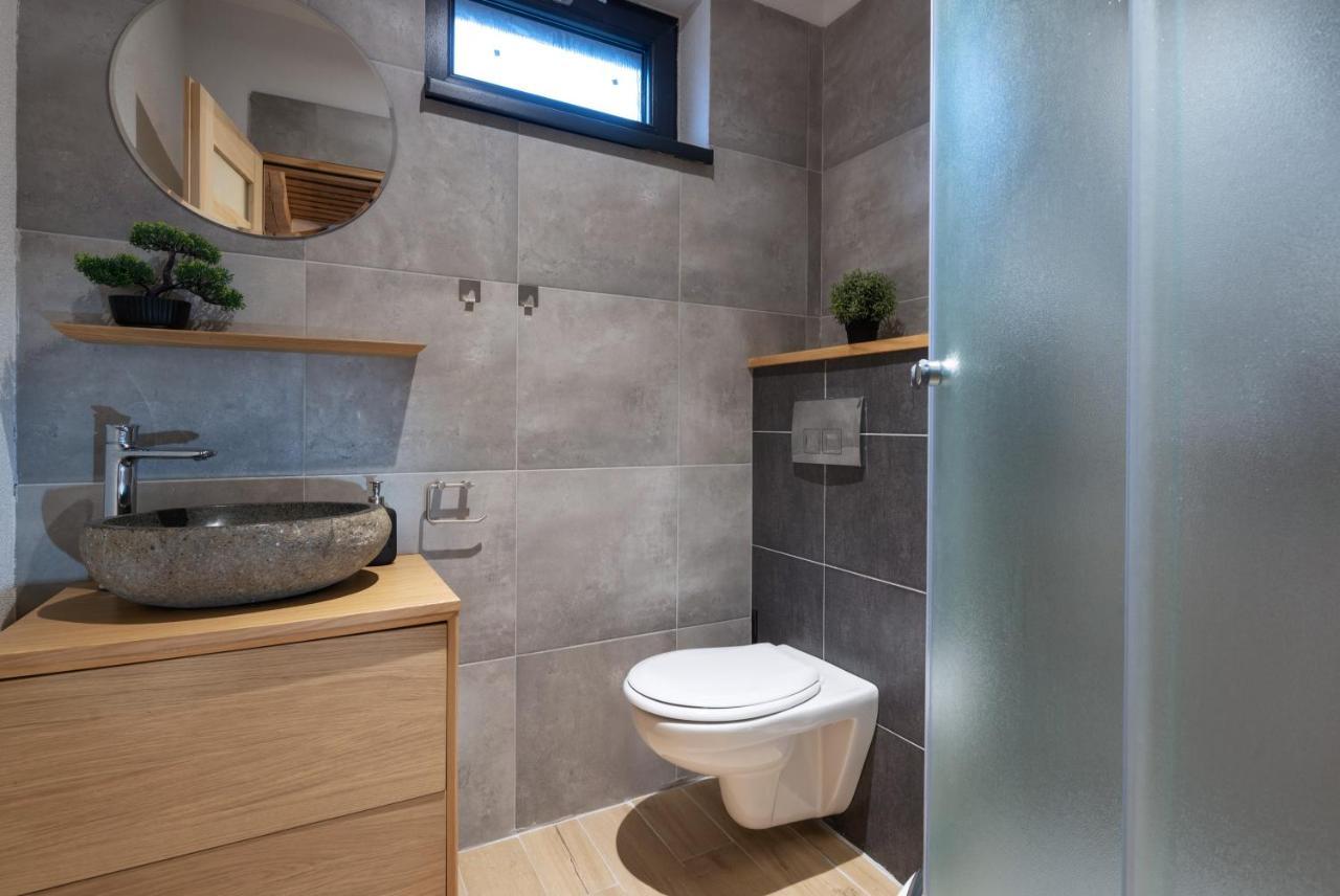 V Chate Besnik Apartment