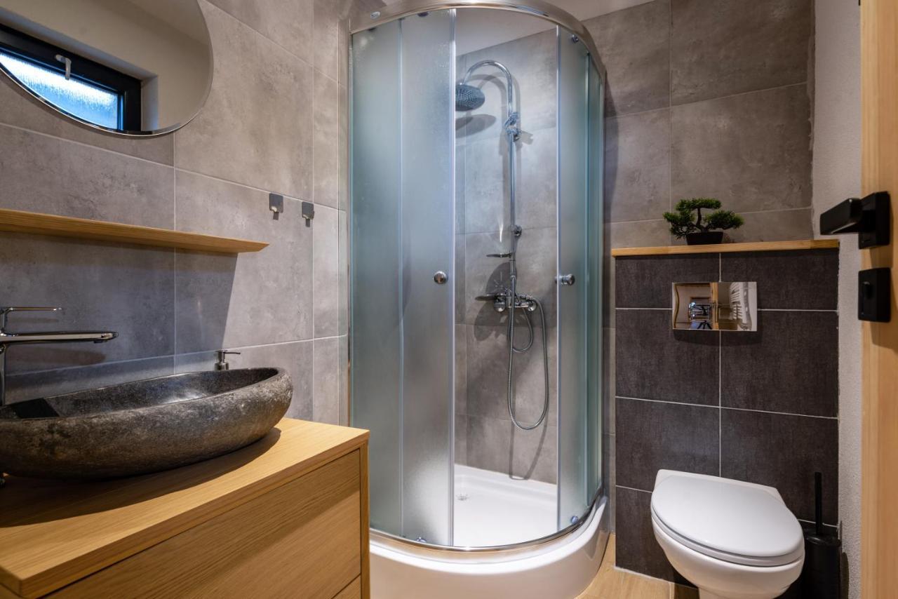 V Chate Besnik Apartment