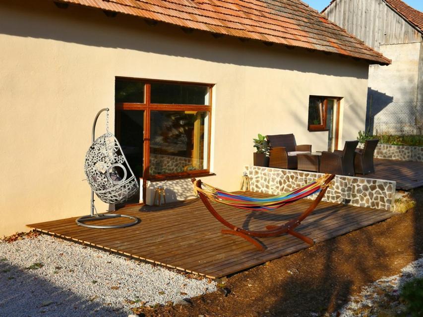 V Chate Besnik Apartment *